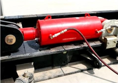Push oil cylinder