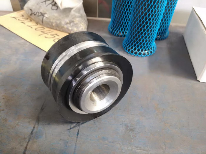 Double-acting piston assembly